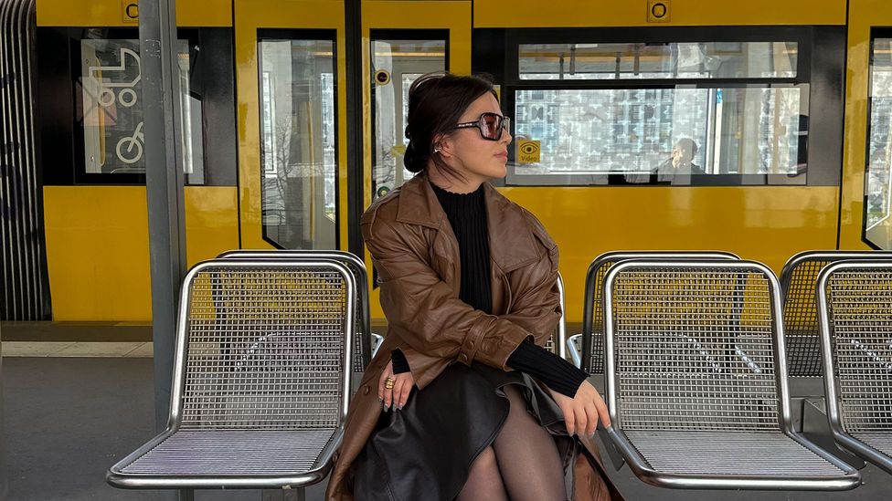 Photo of Amelie Stanescu at a Berlin train station